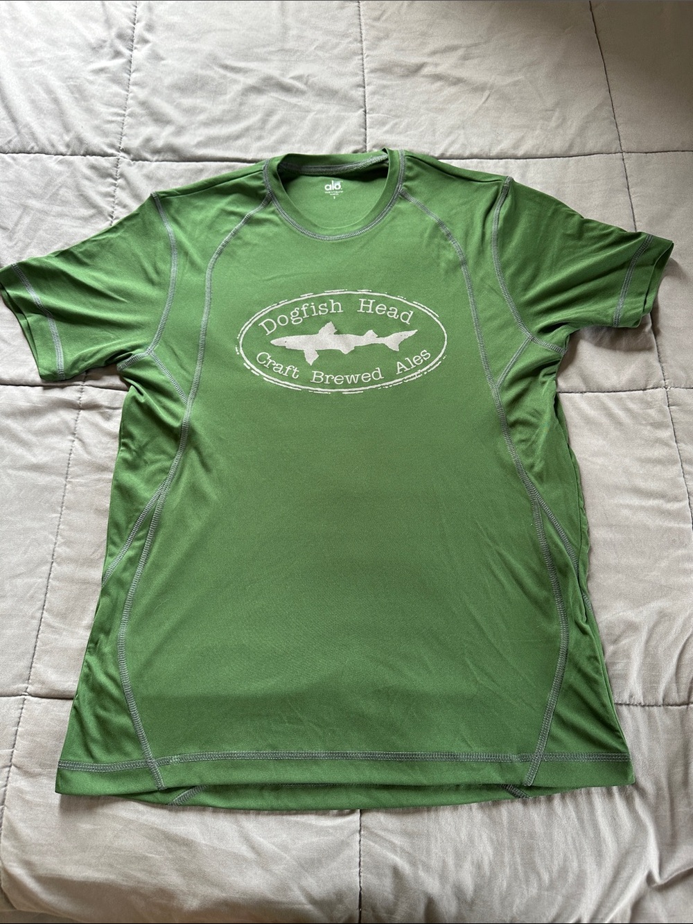 ALO Yoga Men’s Dogfish Head Craft Brewed Ales Shirt